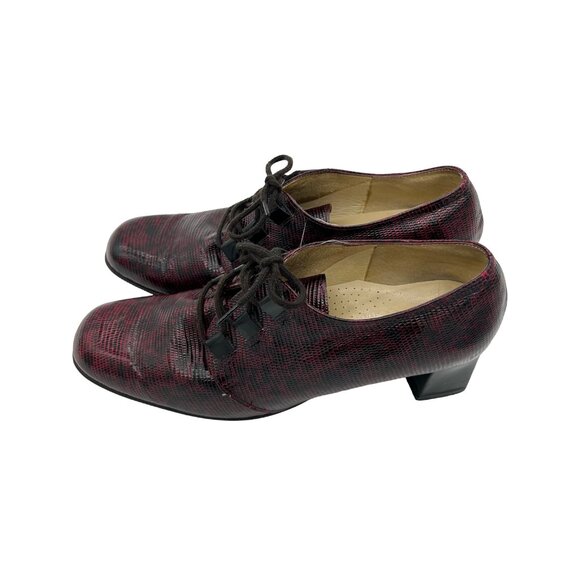 VINTAGE 70s Red Faux Snakeskin Laced Pumps - Picture 4 of 6